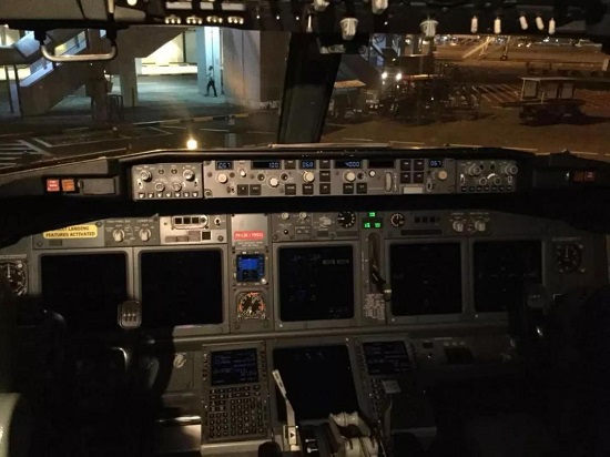 通过物权共有商业模式购买的波音737-900ER飞机的交机检查仪式5.jpg